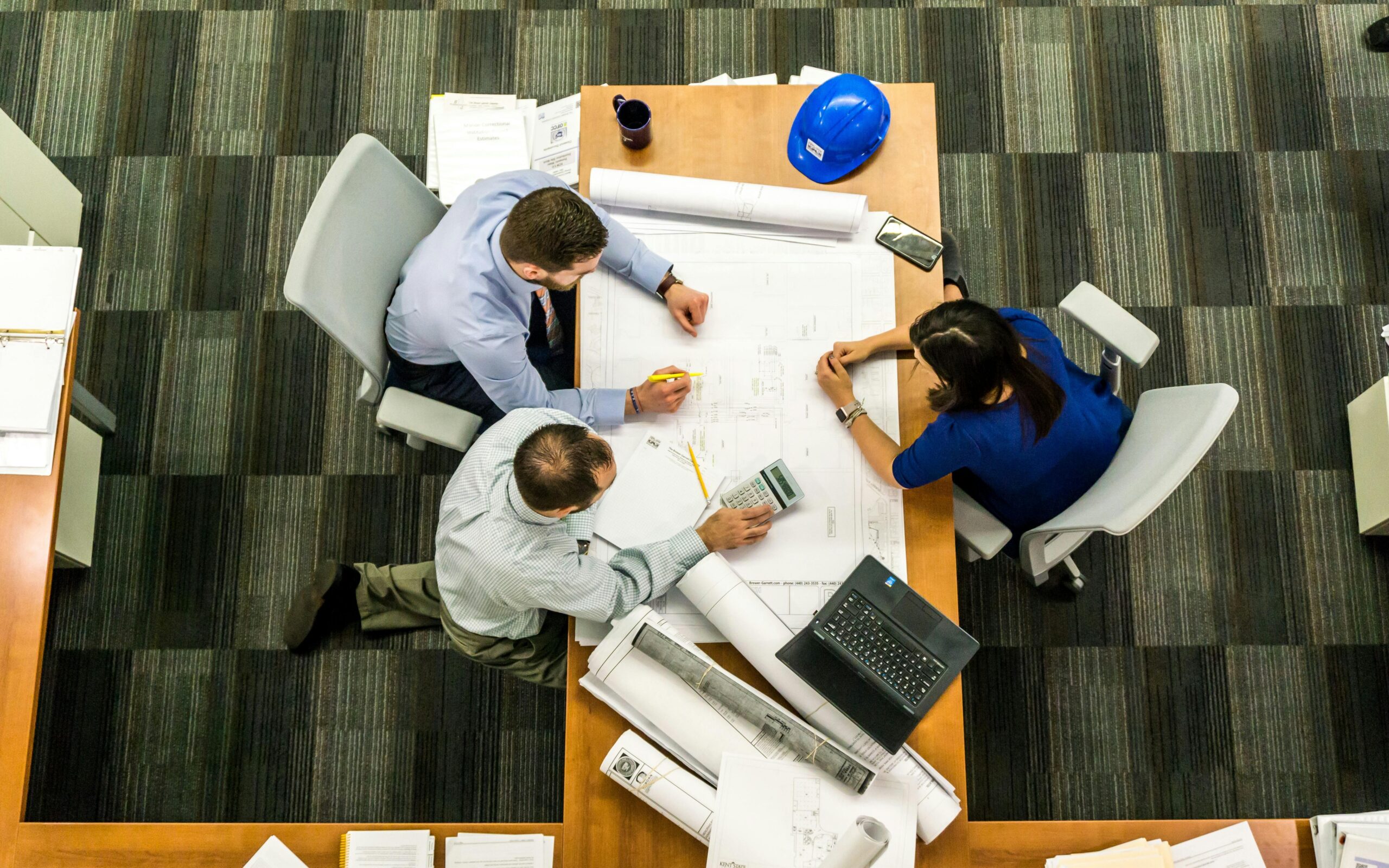 Shareholders at a boardroom table discussing corporate annual meeting decisions in Ecuador.